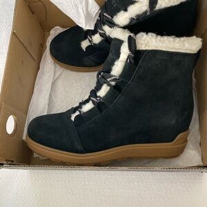 Sorel Evie ll new in box